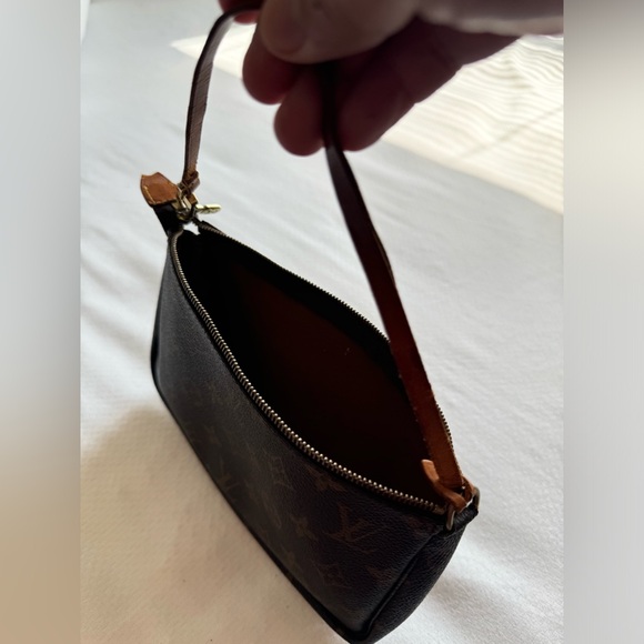 👩‍💼Louis Vuitton Pochette Accessoir - Picture 8 of 17